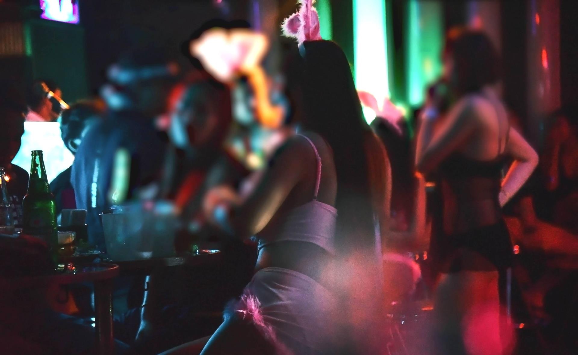 Du lich tinh duc hut khach toi bien gioi Thai Lan bat chap bom dan hinh anh