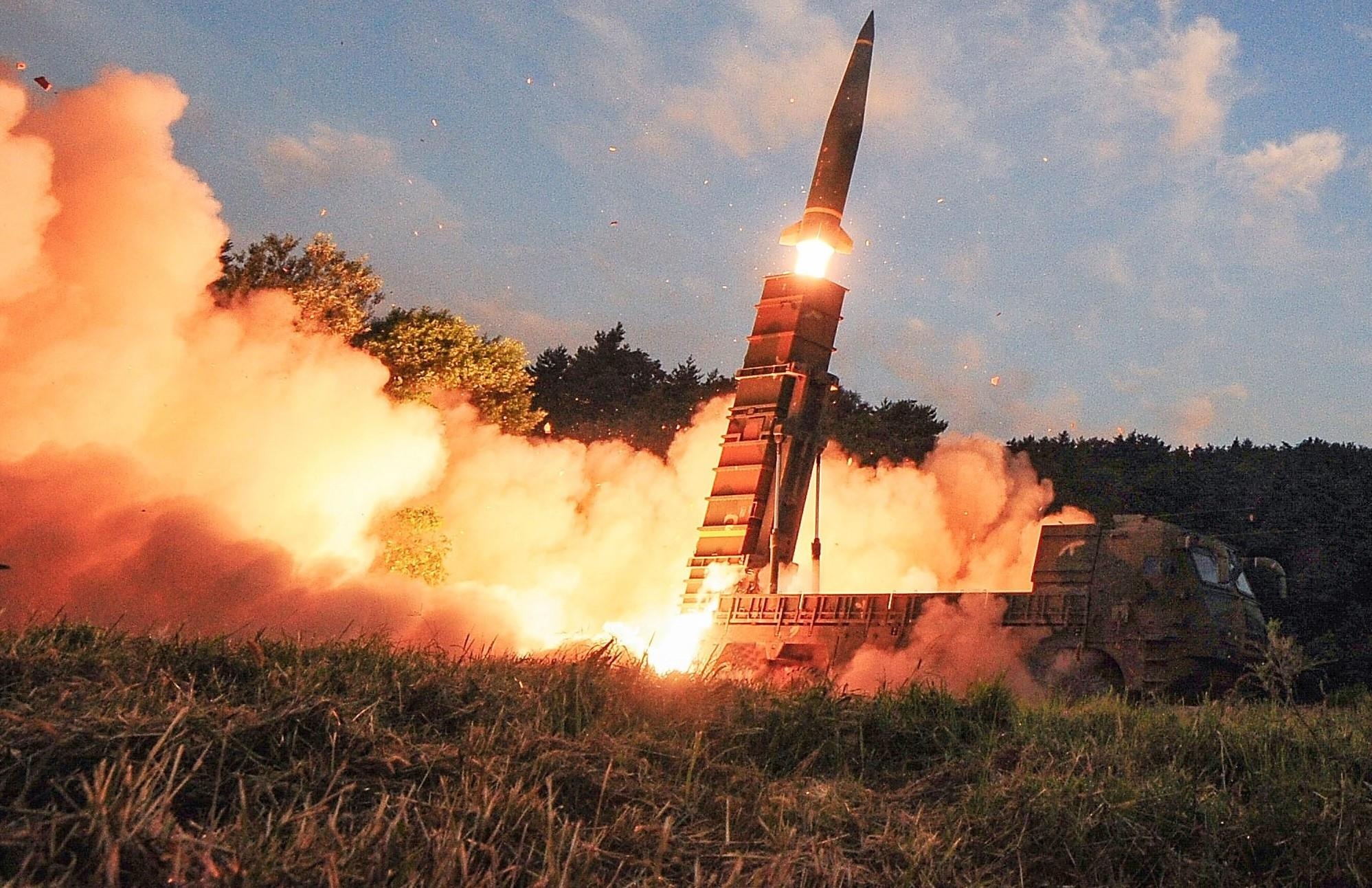 Phong ten lua dan dao, Trung Quoc gui thong diep de doa tau san bay My hinh anh