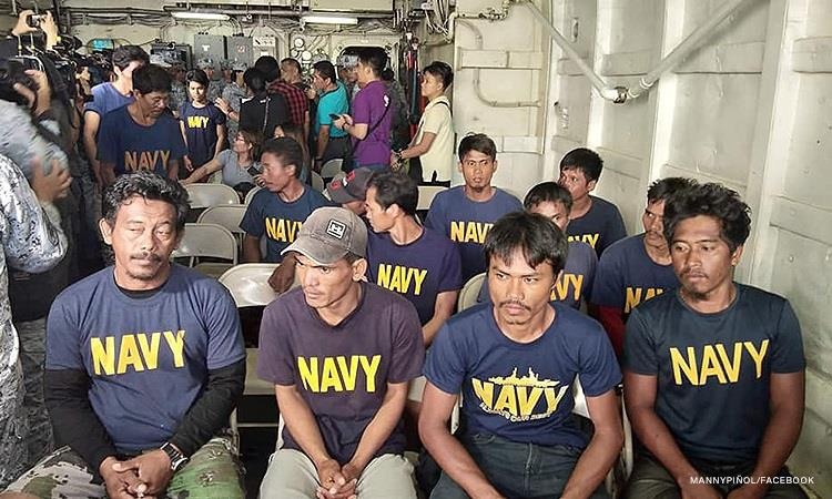 Trung Quốc dâm chìm tàu cá Philippines ảnh 2 Trung Quoc dam chim tau ca Philippines anh 2