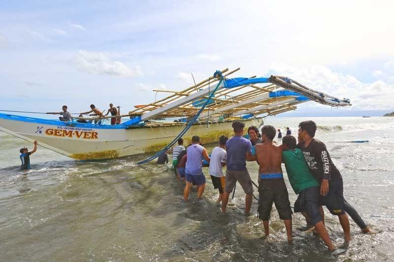 Nguoi Philippines doi TQ boi thuong vi dam chim tau o Bien Dong hinh anh
