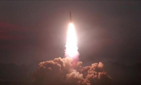 Trieu Tien lai phong ten lua ra bien, lan thu 5 trong 16 ngay hinh anh