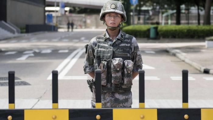 Dai su: Trung Quoc 'du suc manh' dap tat bat on o Hong Kong hinh anh