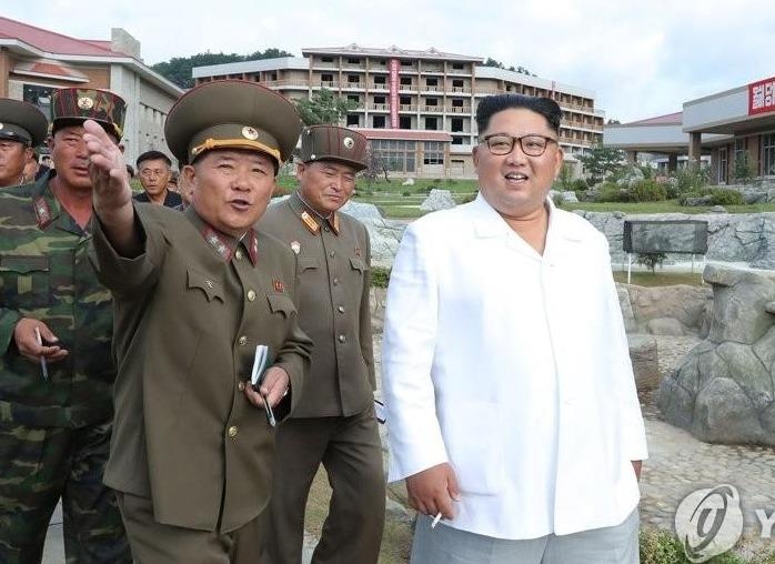 Ong Kim Jong Un lan dau tham thuc dia sau khi cung co quyen luc hinh anh