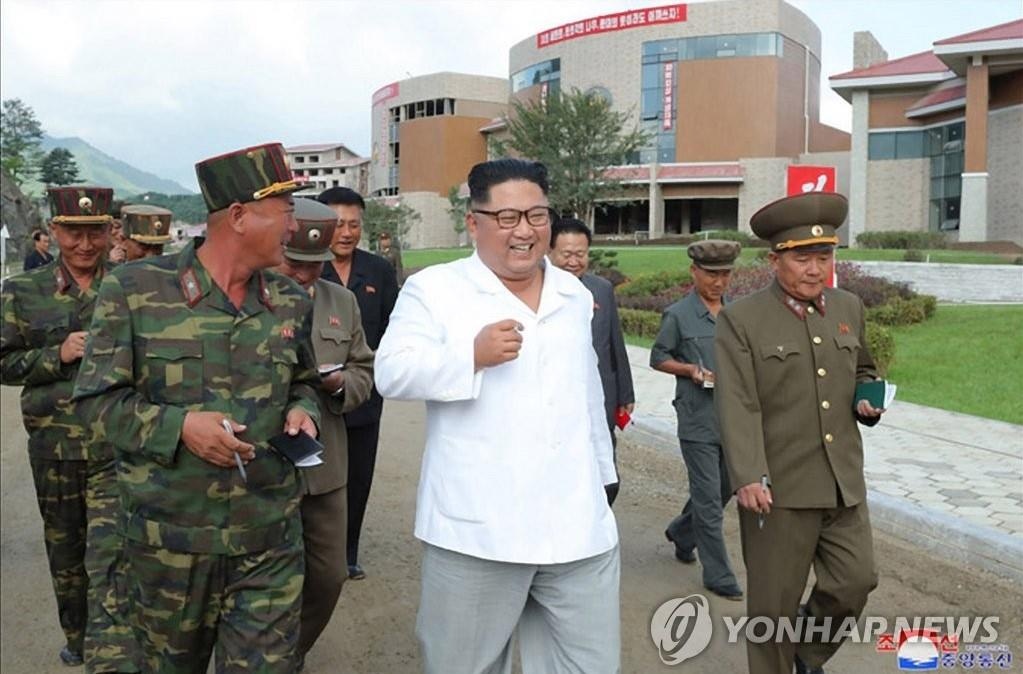 Kim Jong Un tham khu nghi duong anh 1