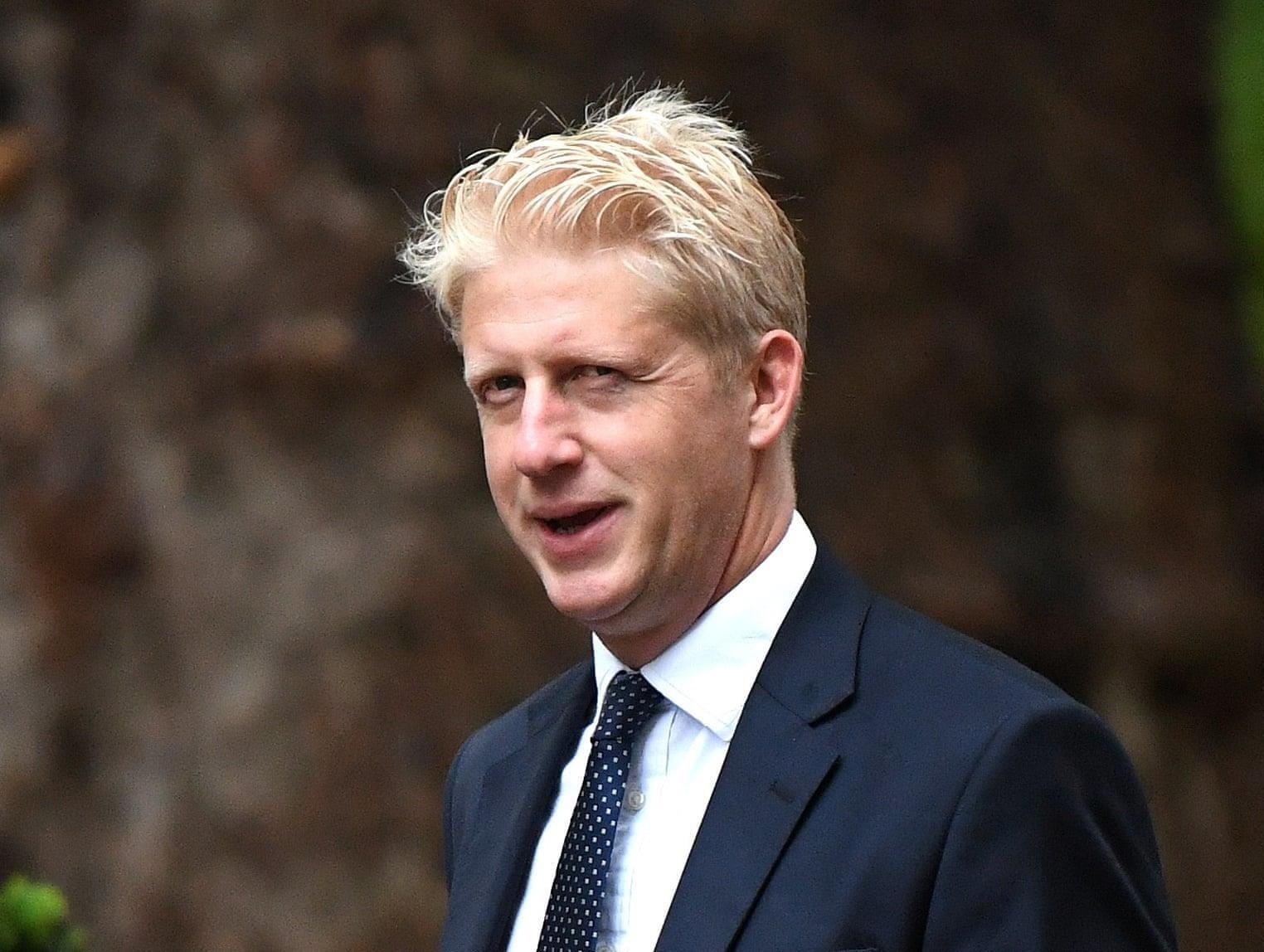 Em trai thu tuong Anh tu chuc do bat dong ve Brexit voi ong anh hinh anh