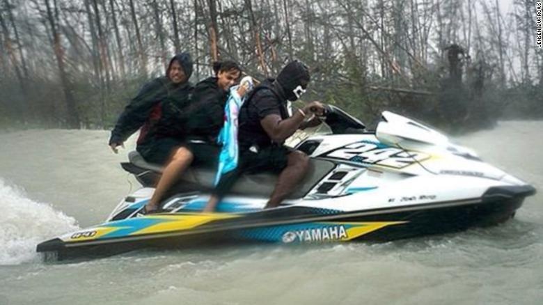 Dan Bahamas lai xe truot nuoc cuu 100 nguoi trong sieu bao Dorian hinh anh