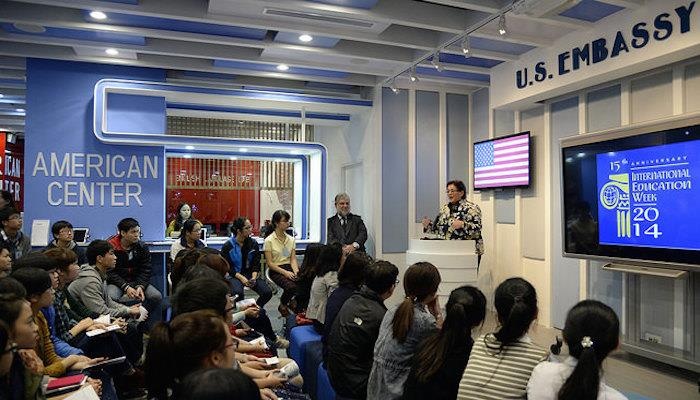 DSQ My tam dung cap visa va dong cua nhieu dich vu trong thang 10 hinh anh