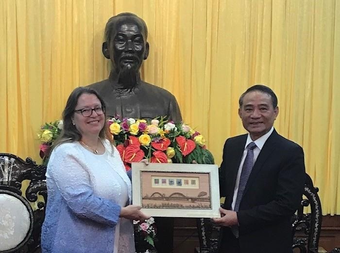 Tan Tong lanh su My cam ket ung ho Viet Nam vung manh va thinh vuong hinh anh