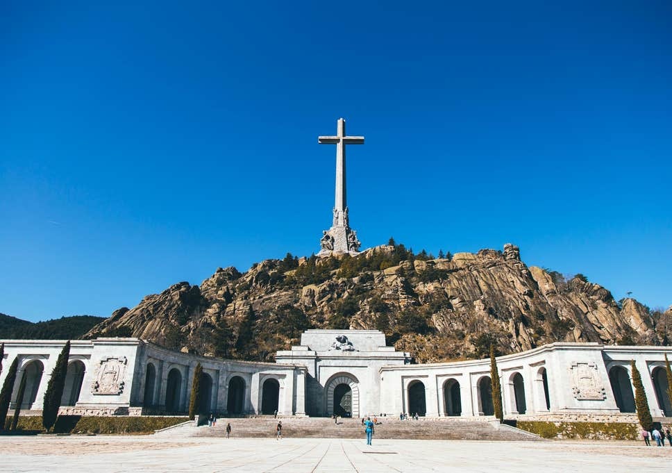 Di dời thi hài nhà độc tài Franco ảnh 2 Di doi thi hai nha doc tai Franco anh 2