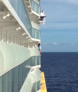 nu du khach bi cam di thuyen ca doi anh 1