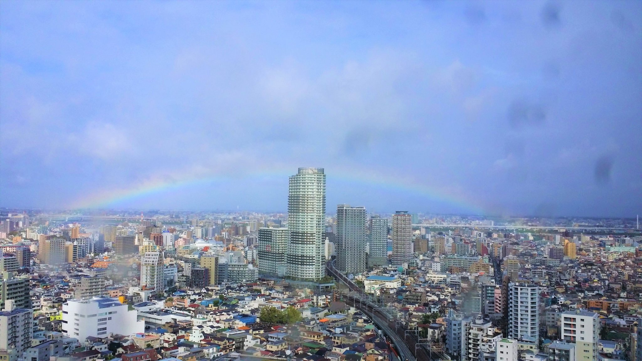 Cau vong va tuyet dau mua cung xuat hien ngay Nhat hoang len ngoi hinh anh