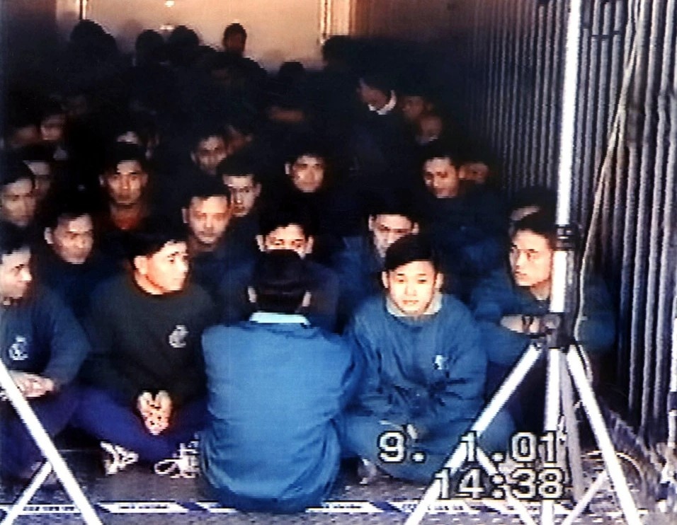 Hinh anh chan dong vu 58 nguoi TQ chet trong xe ca chua o Anh hinh anh