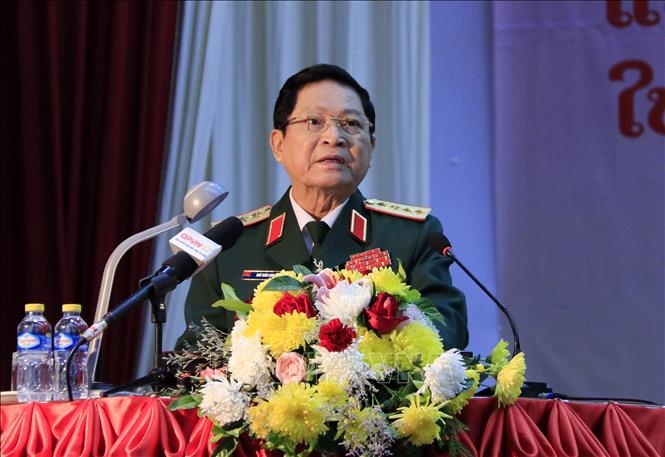 Trao tang Huan chuong Sao Vang cho tap the, ca nhan quan doi Lao hinh anh