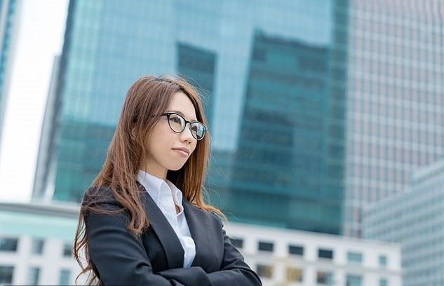 Phu nu Nhat Ban doi quyen deo kinh anh 1