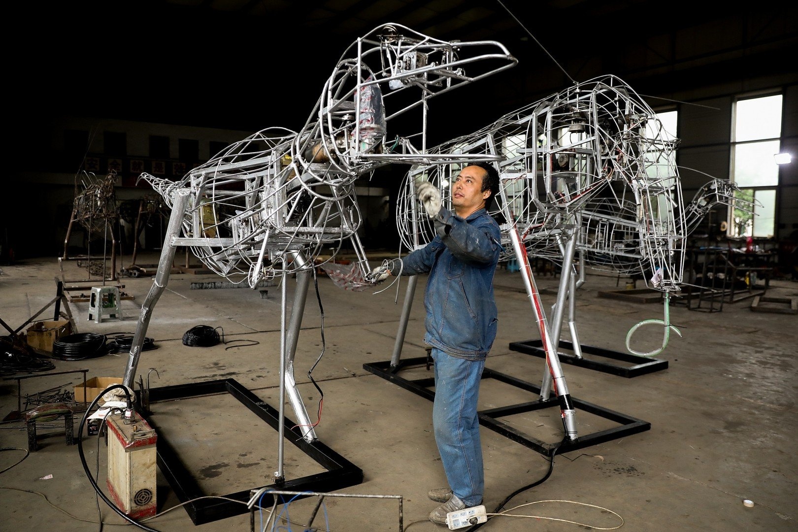 thu do san xuat khung long anh 1