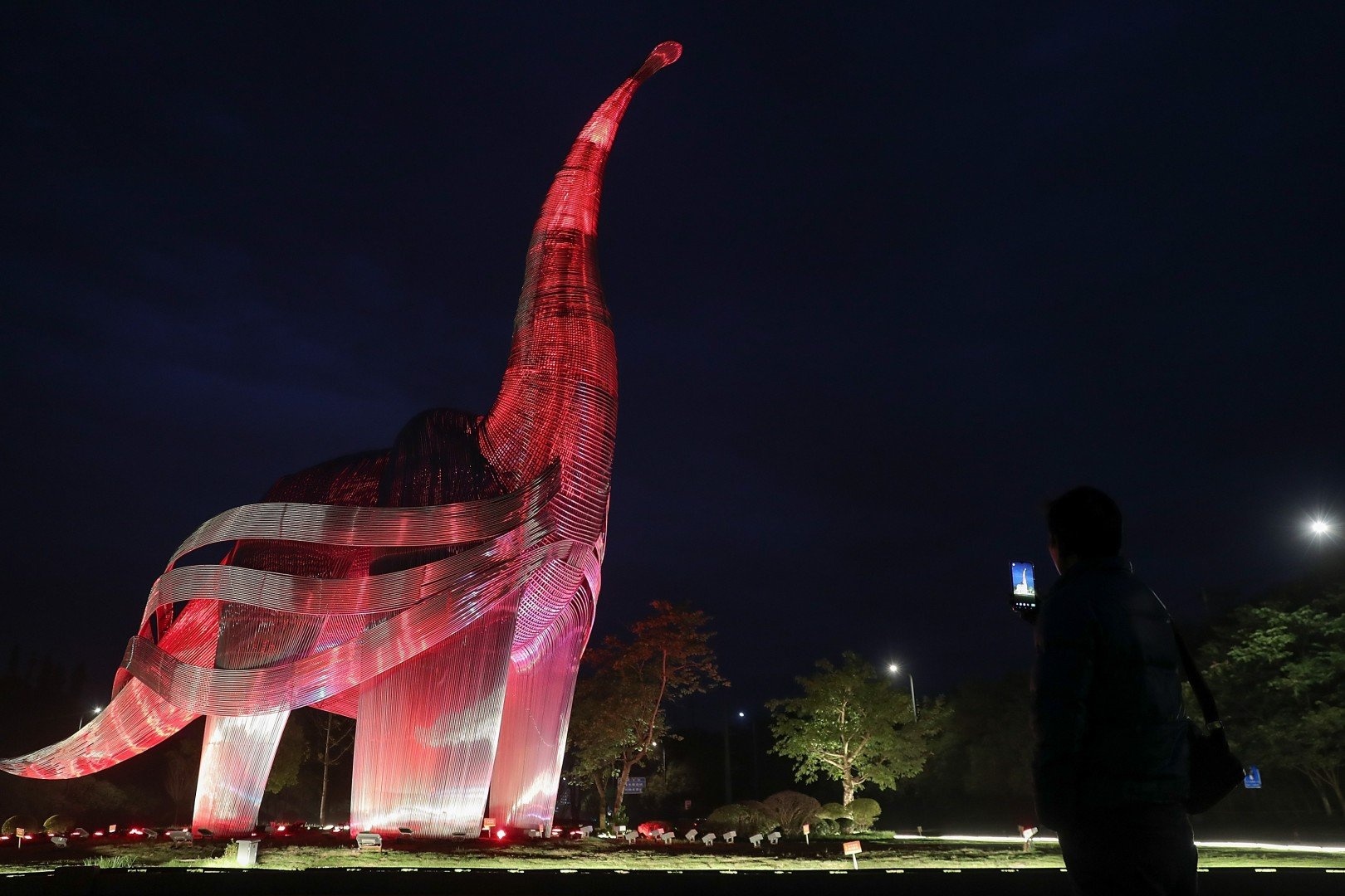 thu do san xuat khung long anh 5