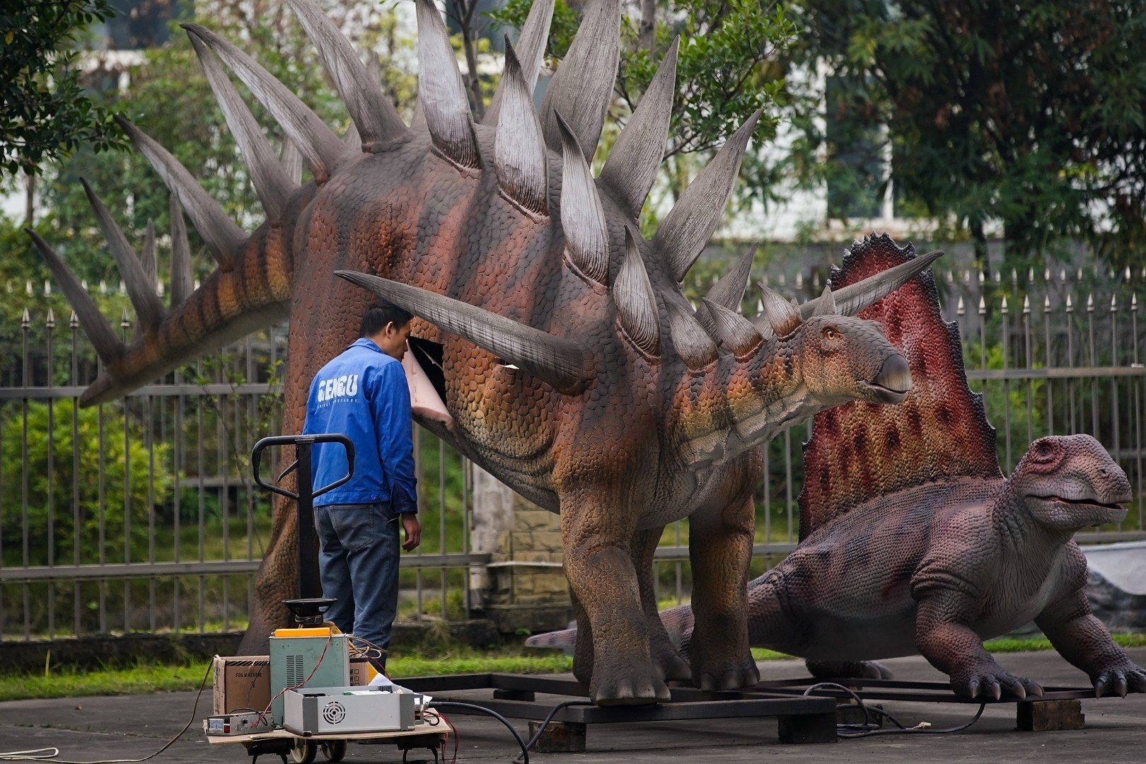 thu do san xuat khung long anh 6