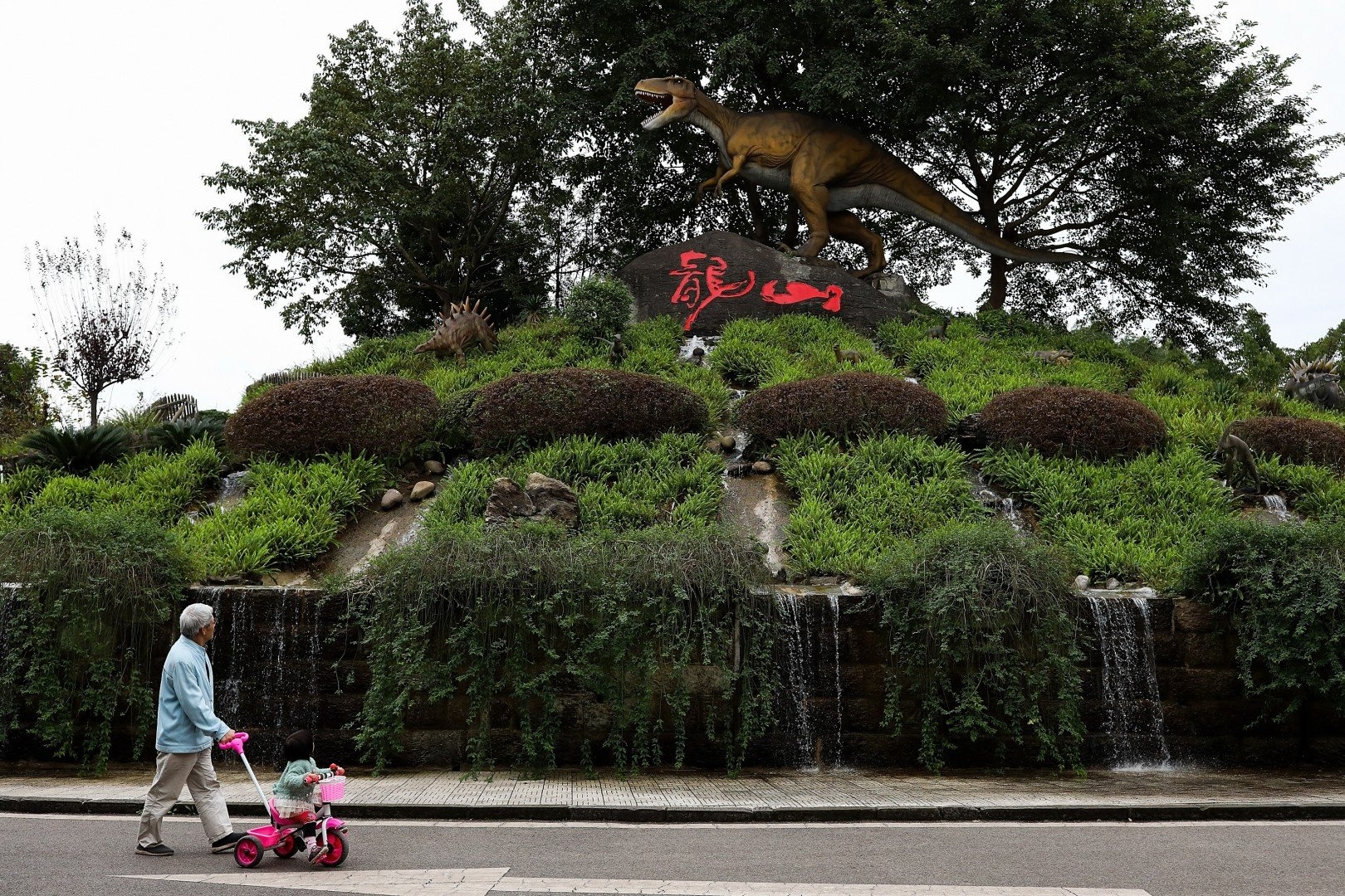 thu do san xuat khung long anh 7