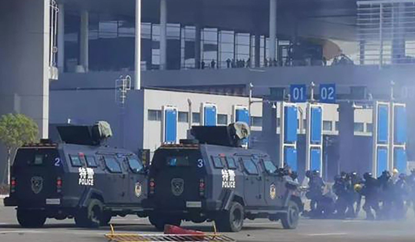 Canh sat vu trang TQ dien tap lon chuan bi ky niem trao tra Macau hinh anh