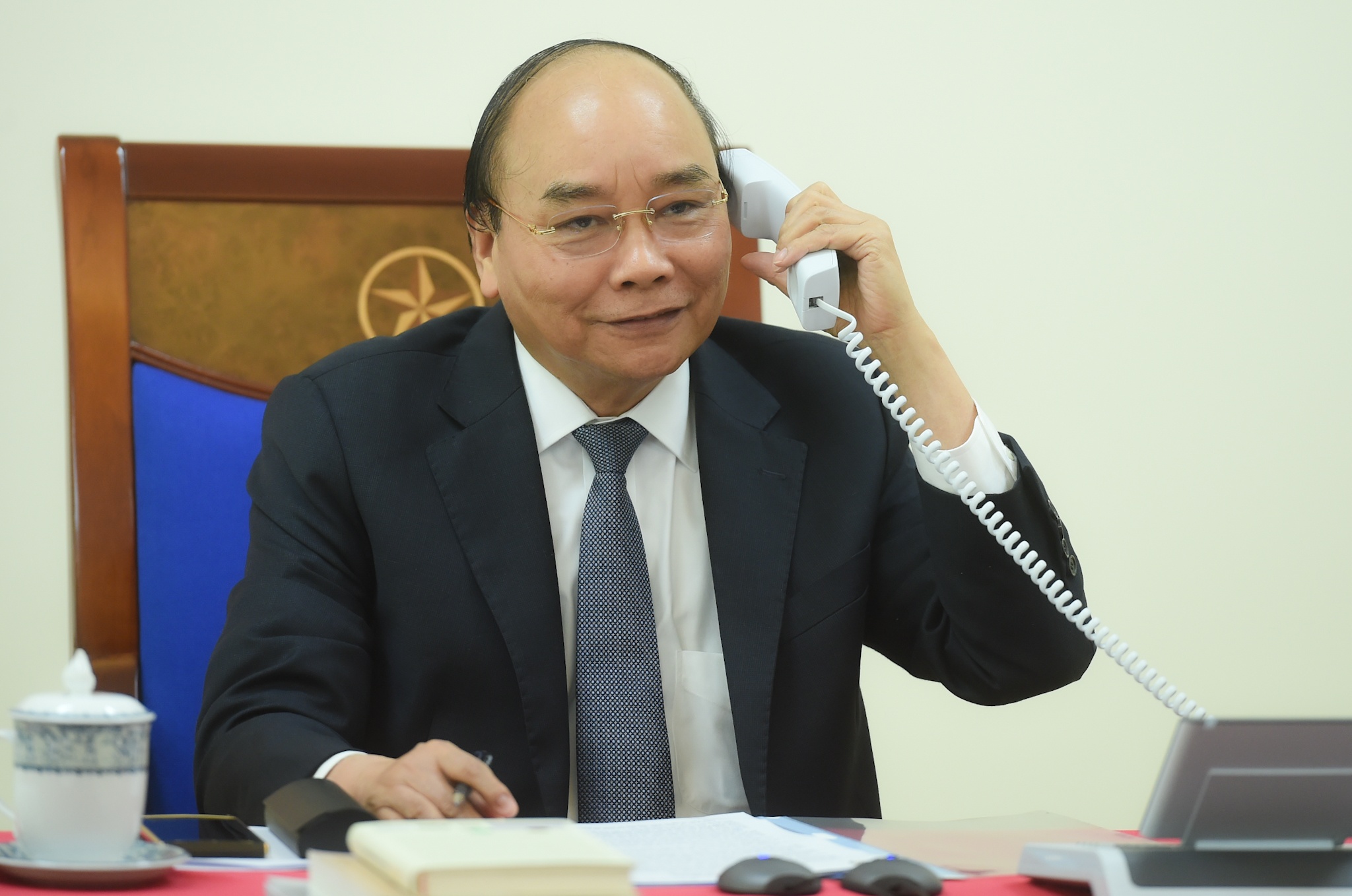 Thu tuong Nguyen Xuan Phuc dien dam voi thu tuong Singapore hinh anh