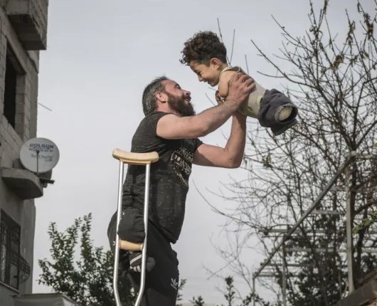 Cau chuyen phia sau buc anh cua nam hinh anh