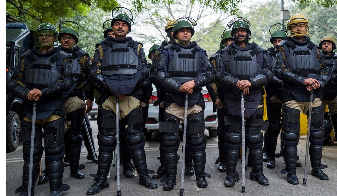 gay lathi cua An Do anh 2