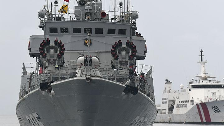 Indonesia tang vien 4 tau chien vi doi dau tren bien voi Trung Quoc hinh anh