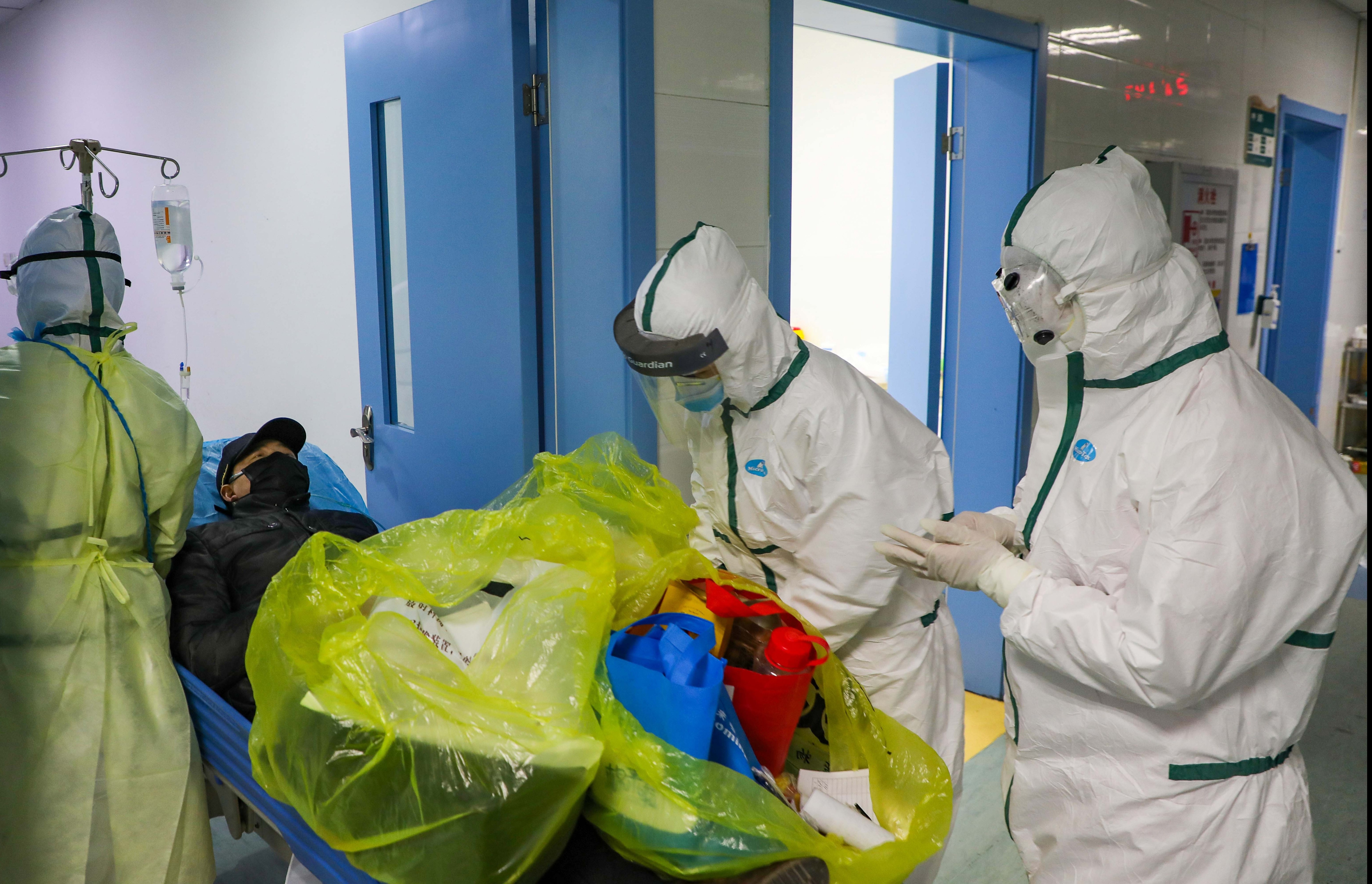 SCMP: It nhat 500 nhan vien y te Vu Han nhiem virus corona hinh anh