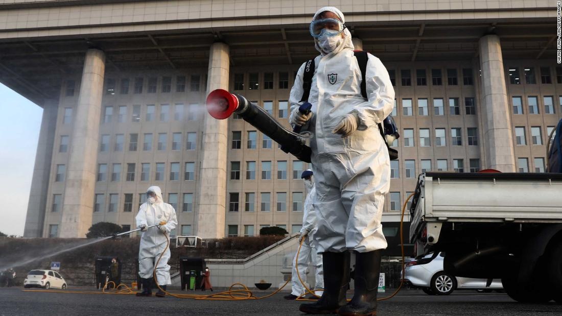 quan chuc Iran nhiem virus corona anh 3