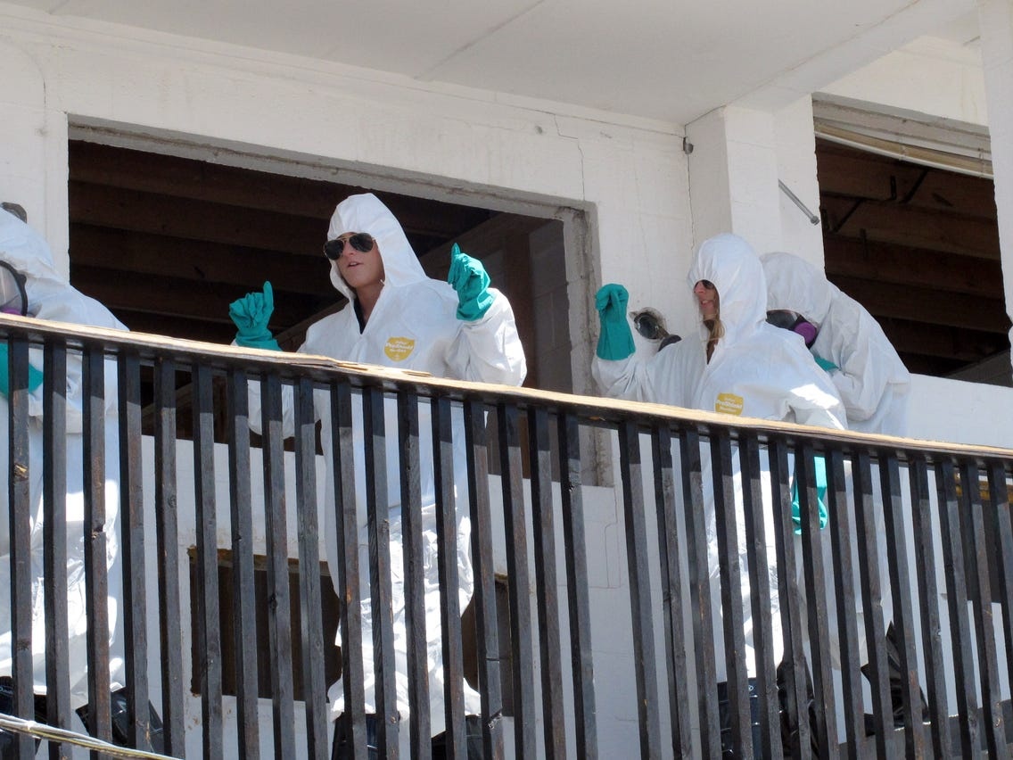 Virus corona gay hoa cho cac cap vo chong giau o My hinh anh