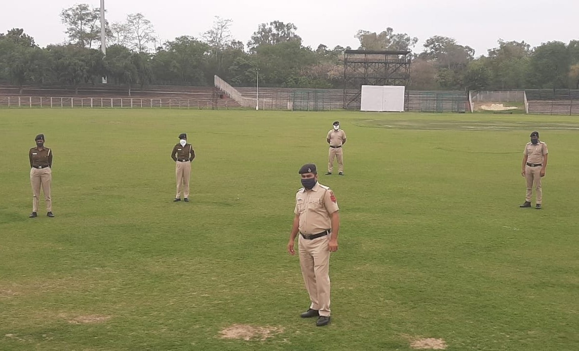 An Do dung san van dong giam nguoi vi pham lenh phong toa hinh anh