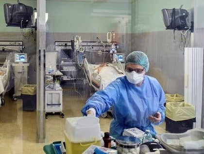 Khung hoang New York - bac si quyet dinh uu tien cuu song ai hinh anh