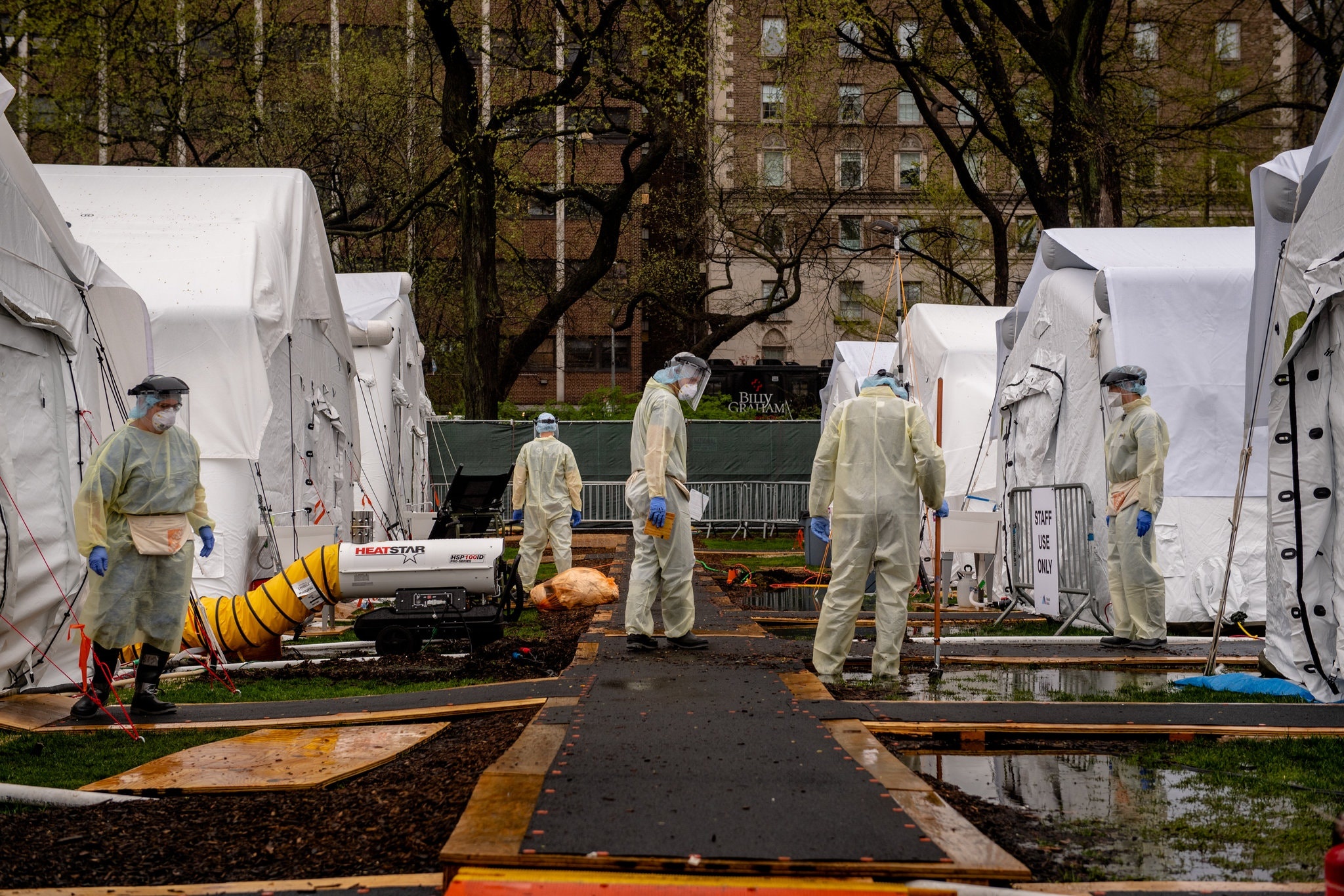 Cuoc song ben trong cong vien New York hoa 'benh vien thoi chien' hinh anh