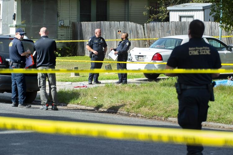 Canh sat My ban vao dau thieu nien 14 tuoi xam nhap nha rieng hinh anh