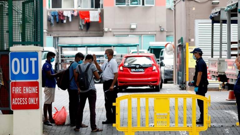 Them hon 1.100 ca nhiem, 'o dich' Singapore keo dai phong toa toi 1/6 hinh anh