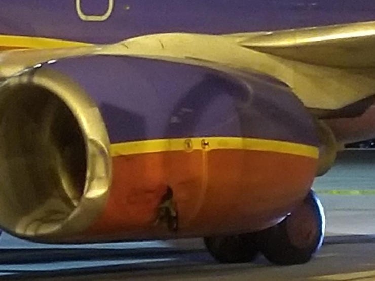 May bay ha canh dam chet nguoi tren duong bang trong dem hinh anh