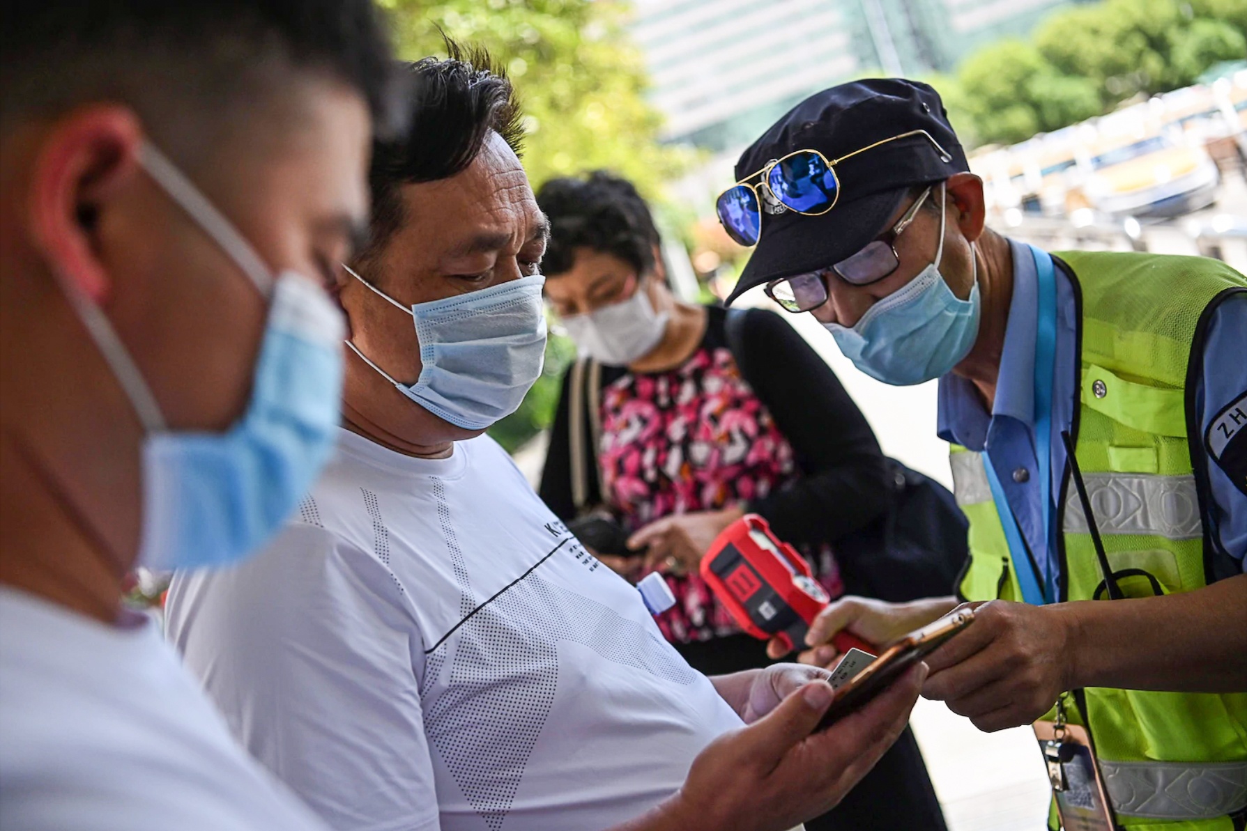 6 ca nhiem moi, Vu Han cho xet nghiem toan bo 11 trieu dan hinh anh