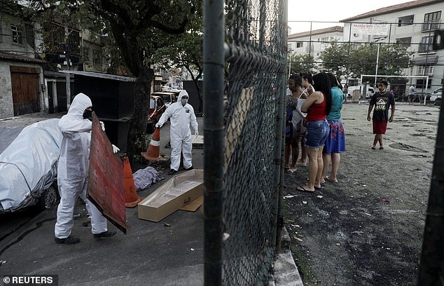 thi the nam tren pho o Brazil anh 3