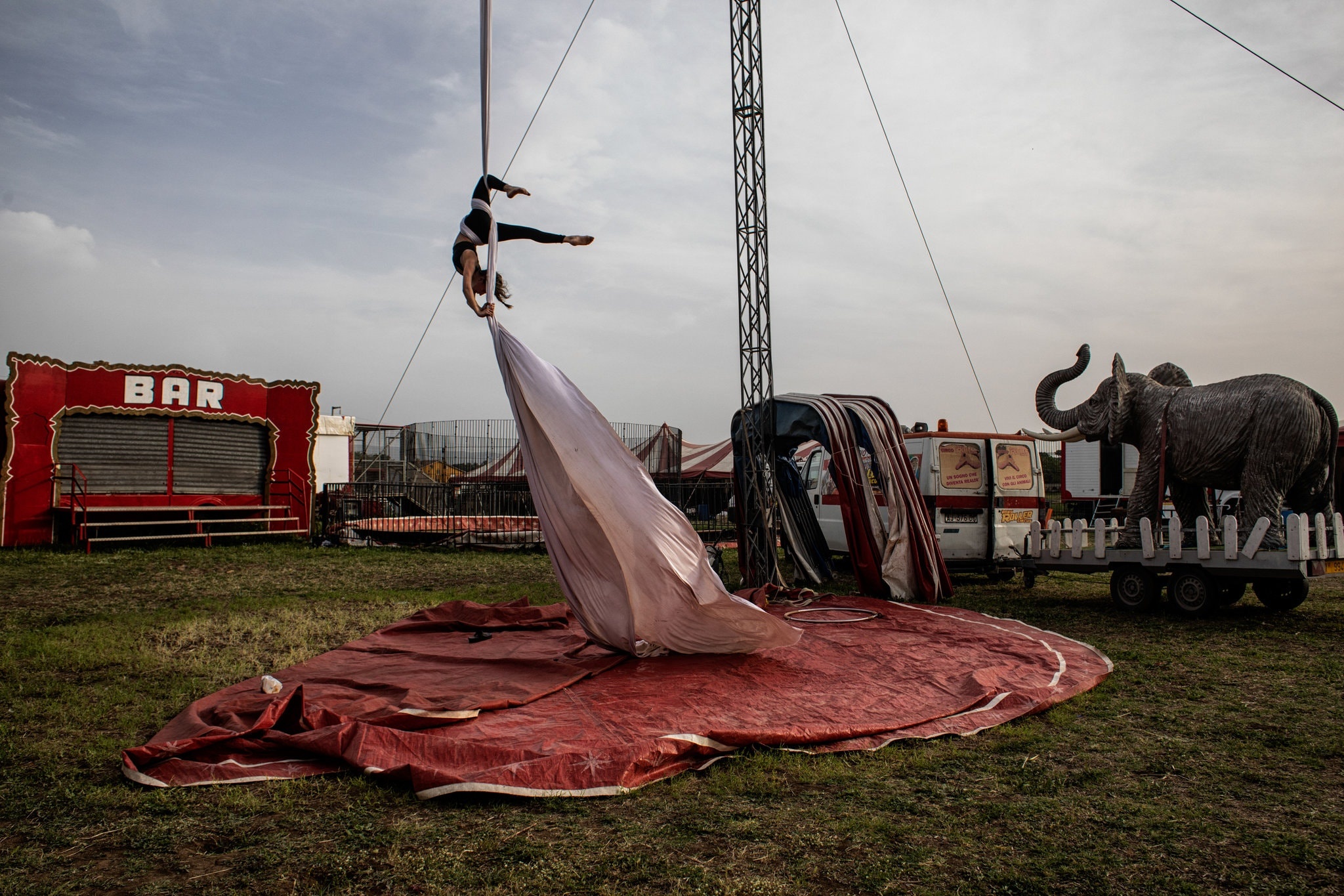 doan xiec mac ket vi virus corona anh 1