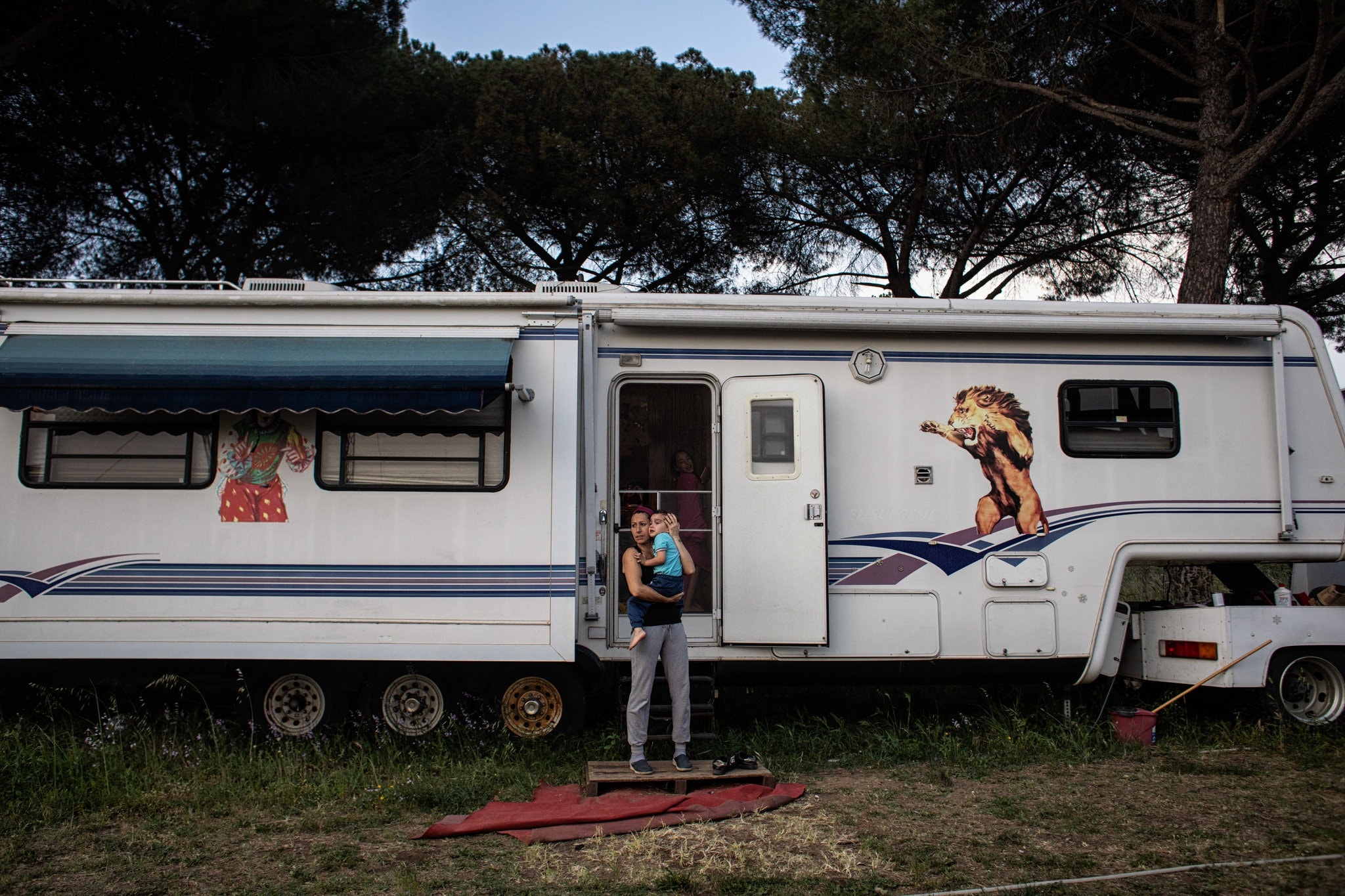 doan xiec mac ket vi virus corona anh 3