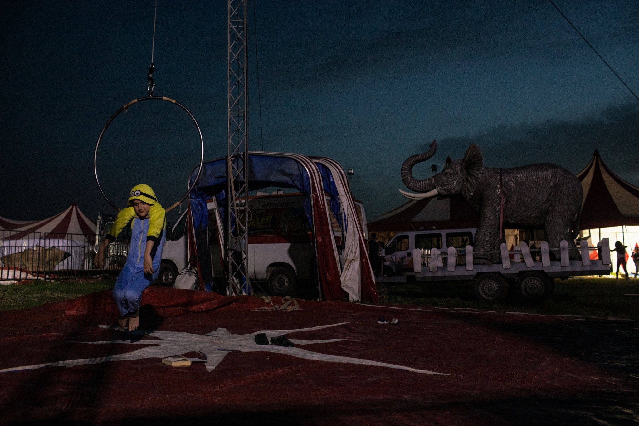 doan xiec mac ket vi virus corona anh 9