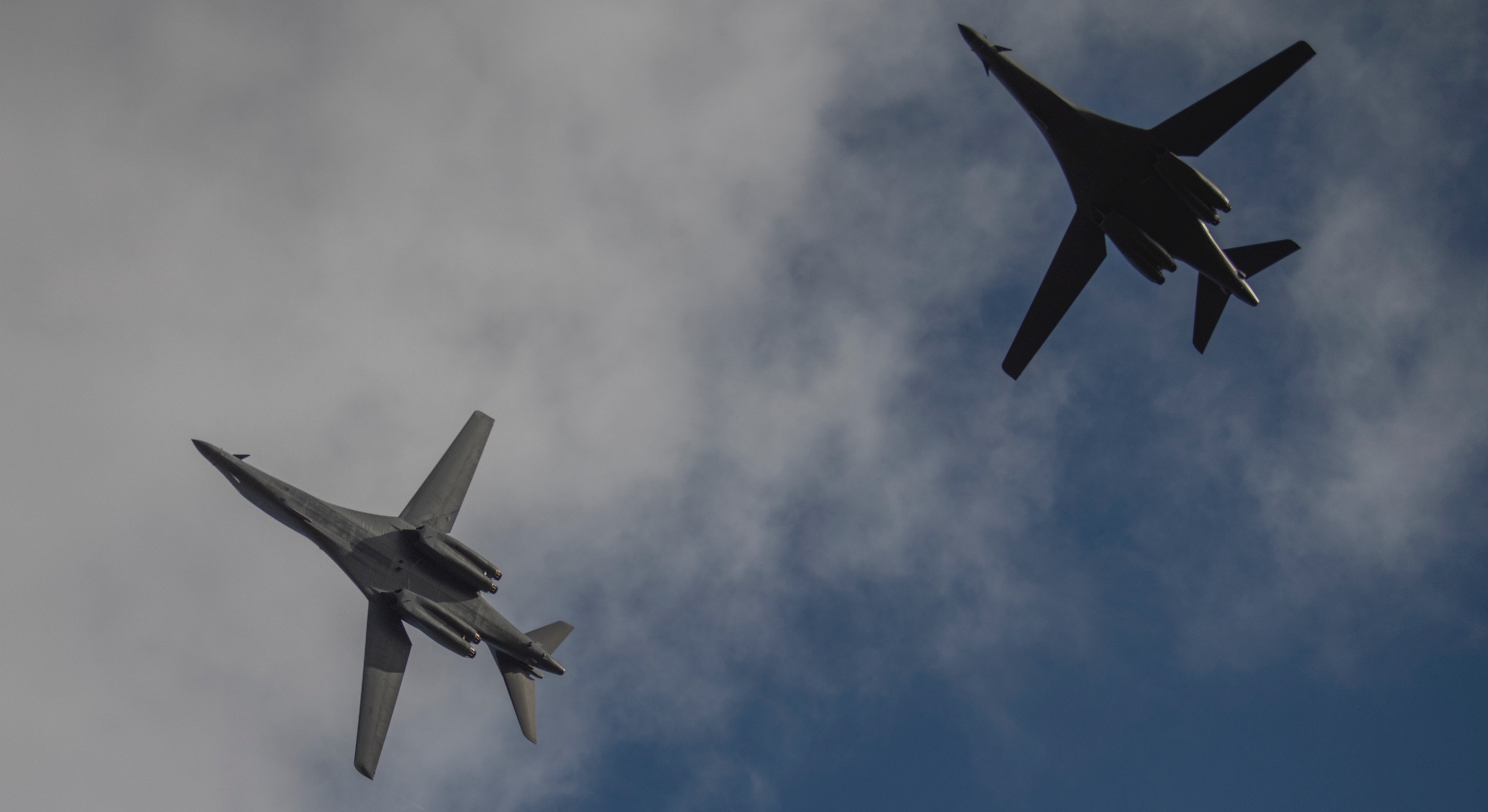 My trien khai hai may bay nem bom B-1B toi Bien Dong hinh anh