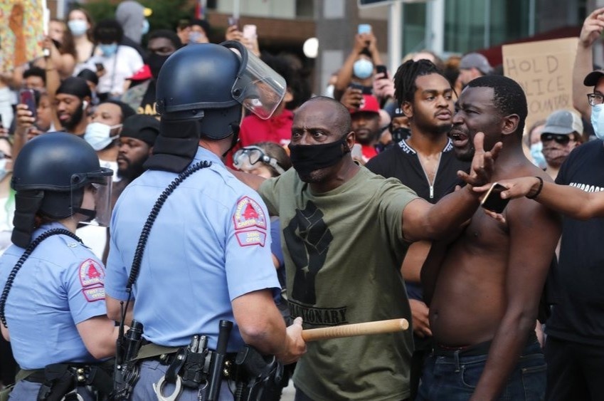 EU de nghi My khong su dung vu luc qua muc voi nguoi bieu tinh hinh anh