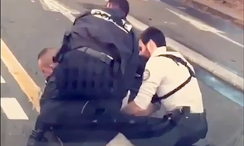 Tai xe Phap 7 lan noi 'toi ngat tho' khi bi kep co, 2 ngay sau qua doi hinh anh