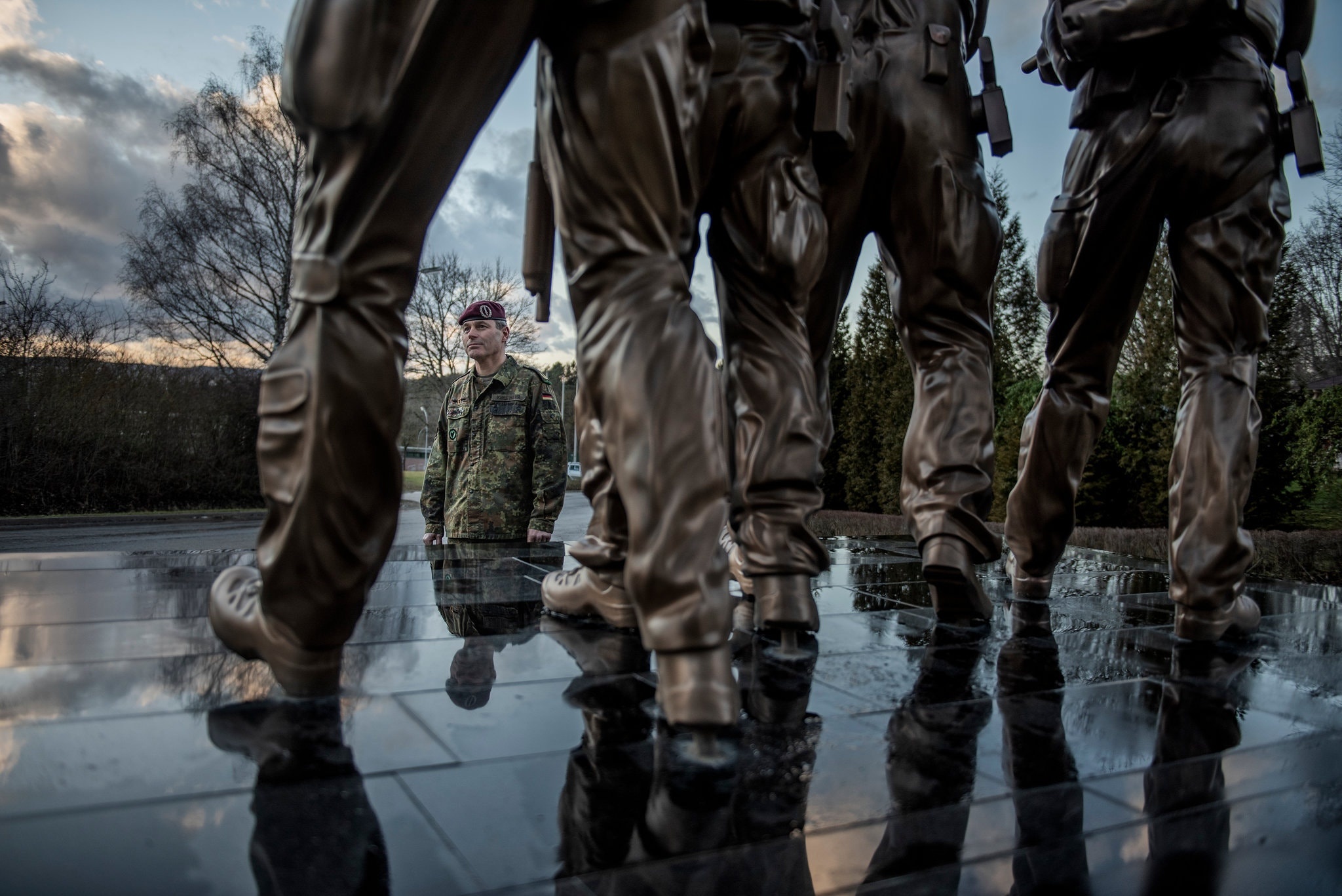 'Ke thu ben trong chung ta' - tan phat xit bam re vao quan doi Duc hinh anh