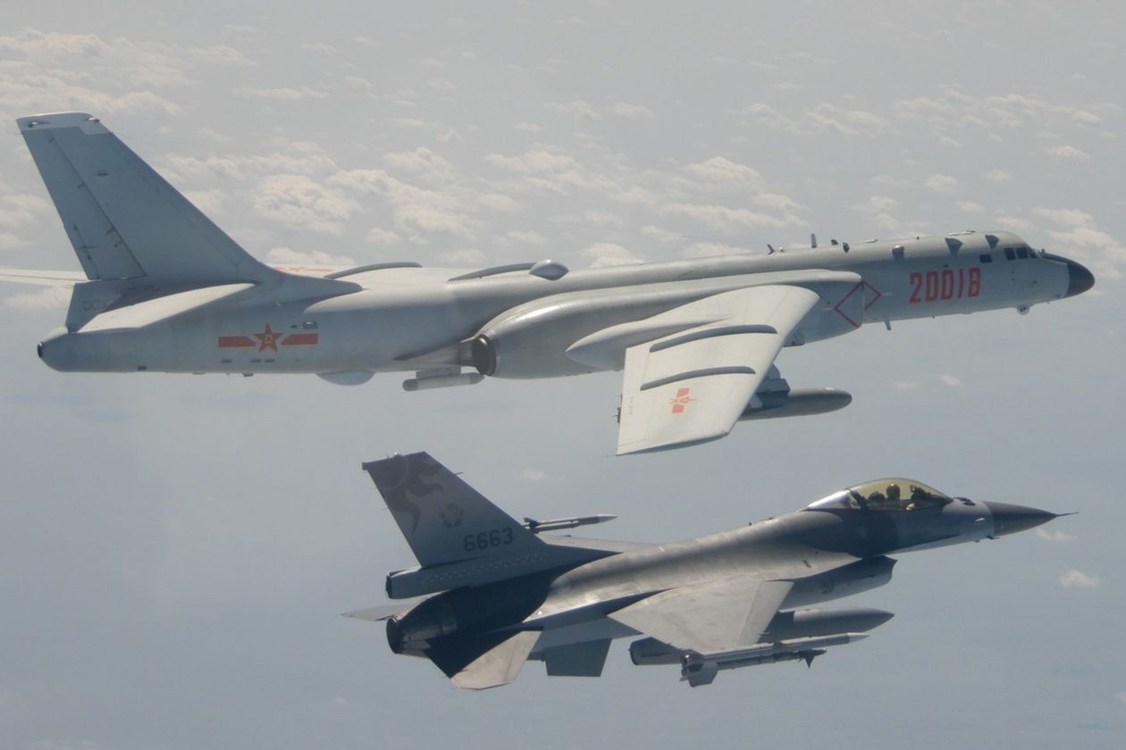 tau san bay My tap tran Bien Dong anh 2