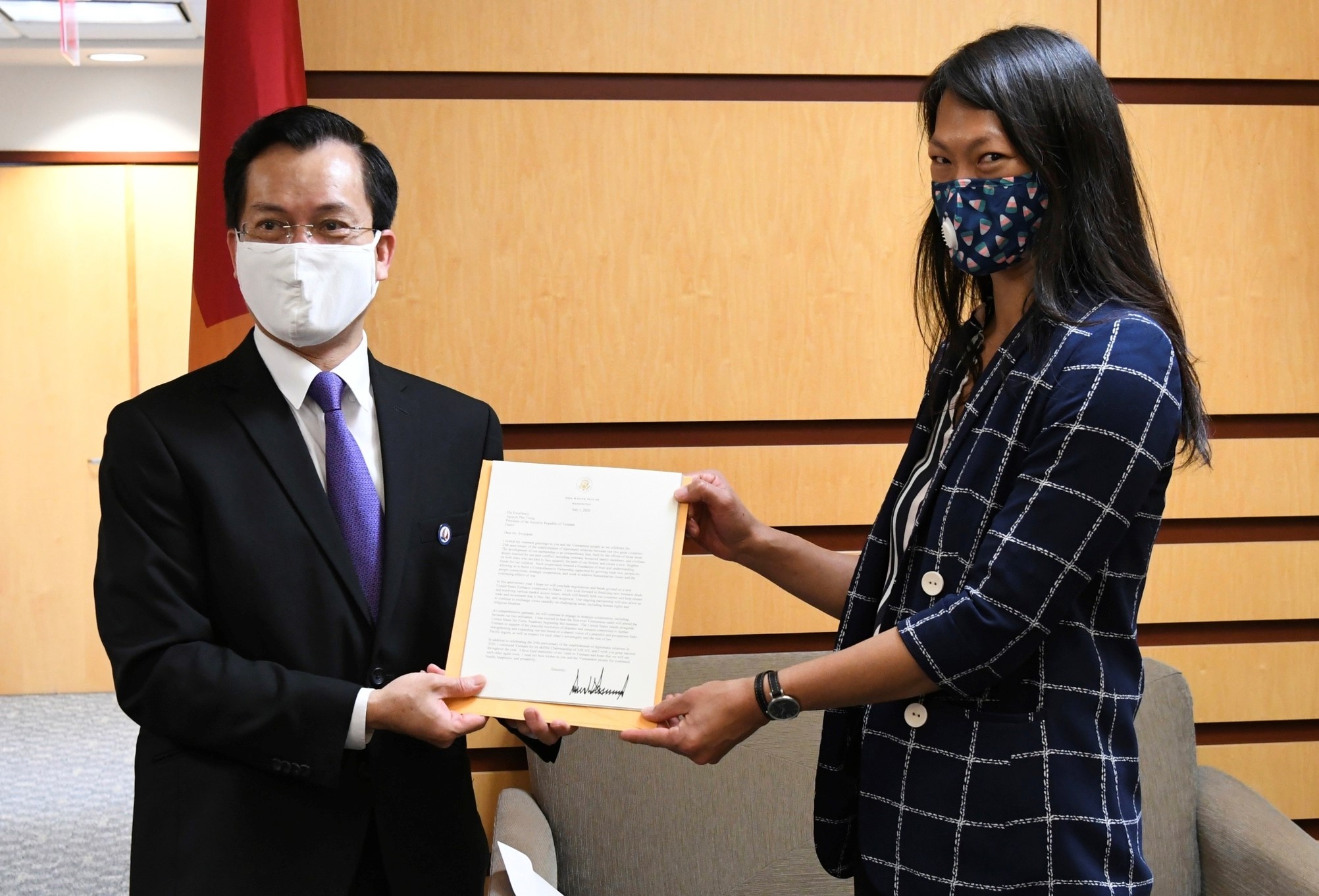 TT Trump gui thu chuc mung toi TBT, Chu tich nuoc Nguyen Phu Trong hinh anh