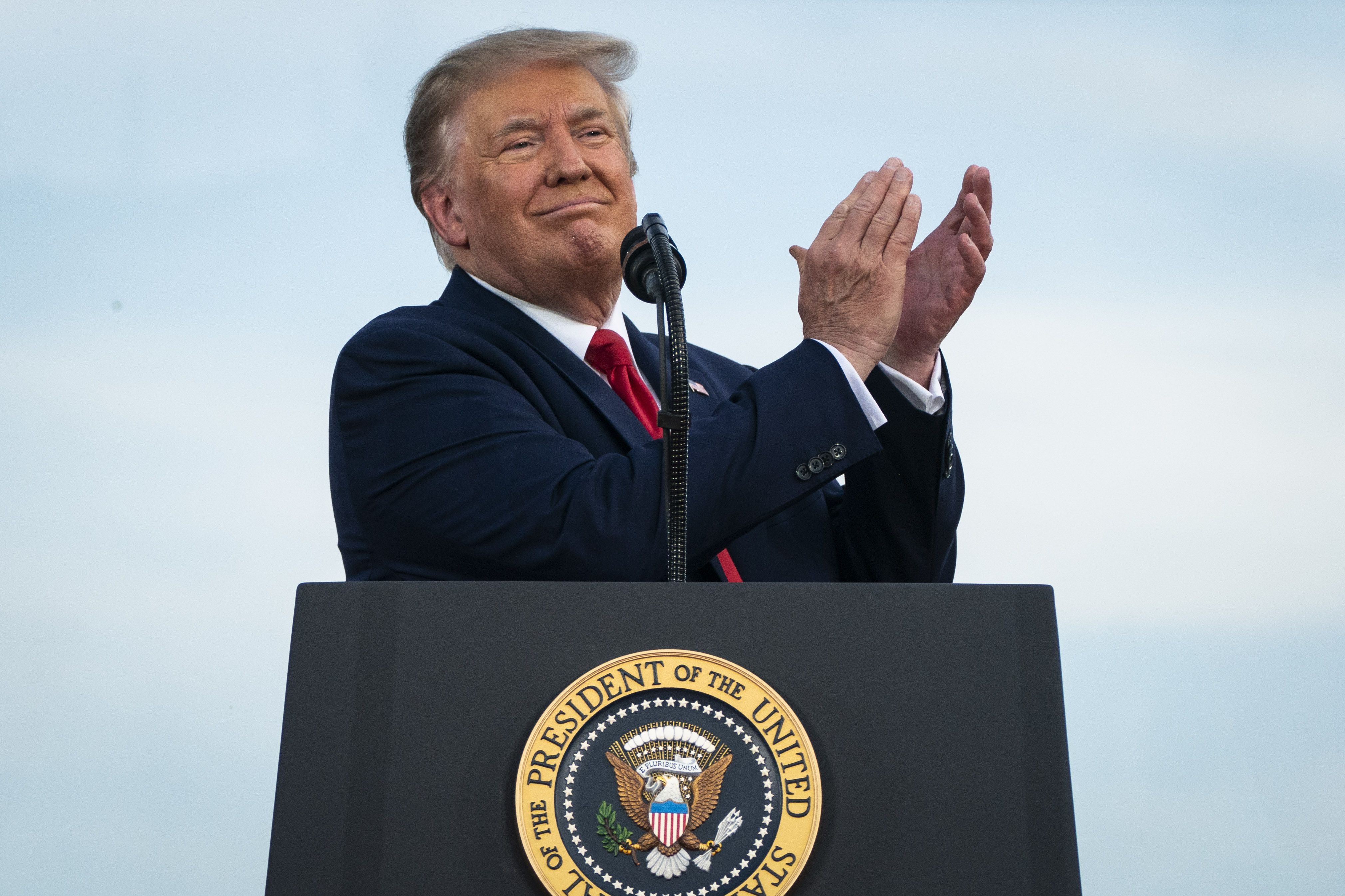 TT Trump noi bai kiem tra nhan thuc cua ong dat ket qua 'hiem co' hinh anh