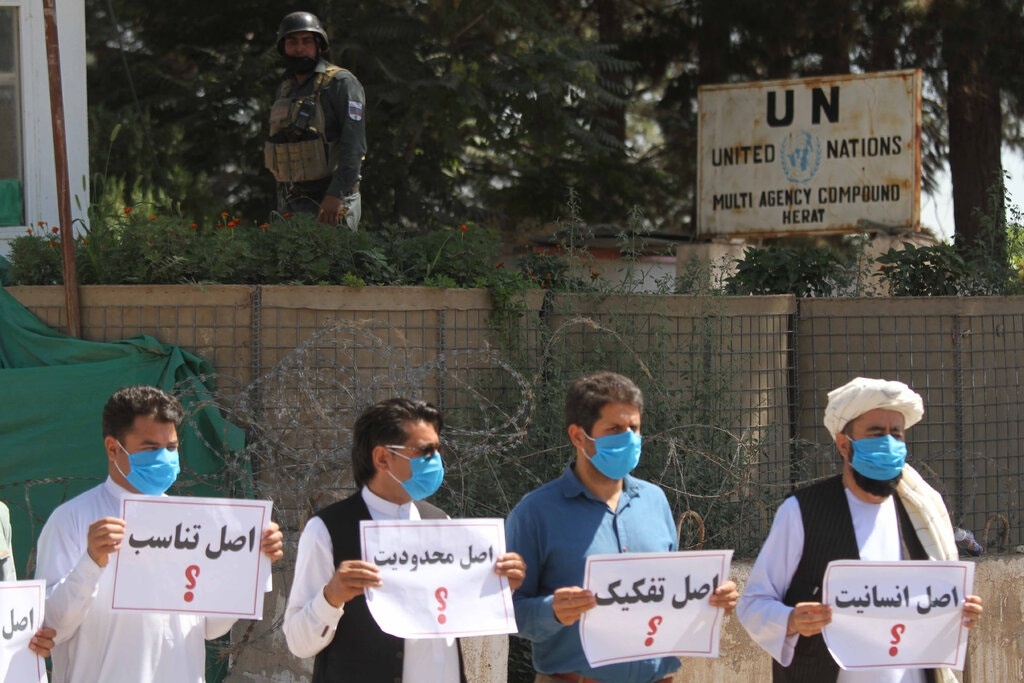 bat coc va hanh quyet o Afghanistan anh 2