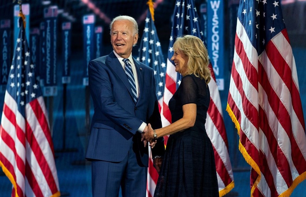 Vua nhan de cu, ong Biden huy dong duoc 70 trieu USD ung ho hinh anh